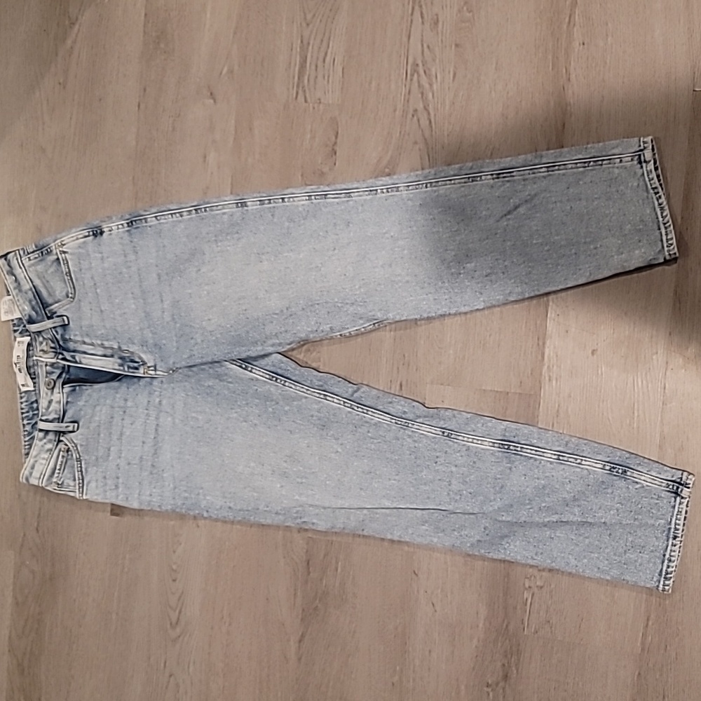 Hollister High-rise mom jeans